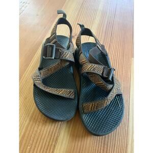 Chacos youth, kids, size 2, brown sandals